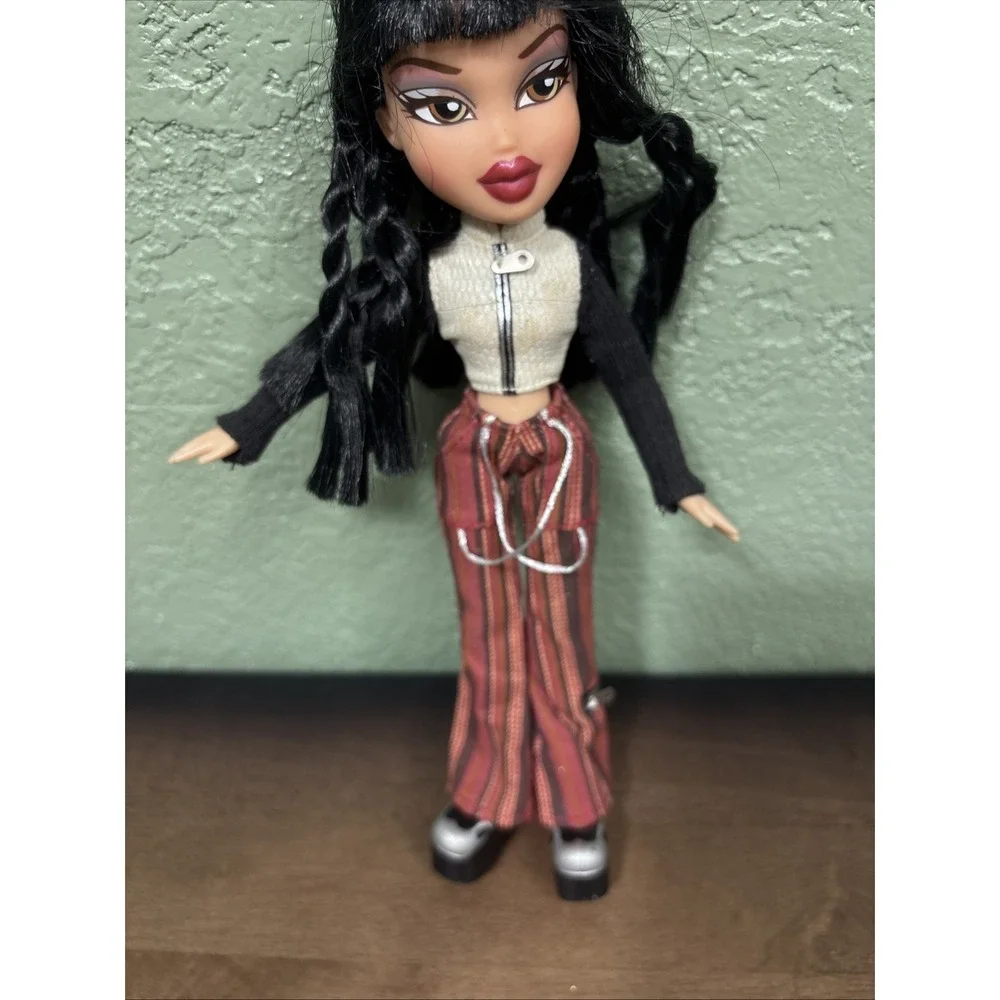 Bratz Doll Yasmin Sportz Soccer & Jade Xpress It Incomplete